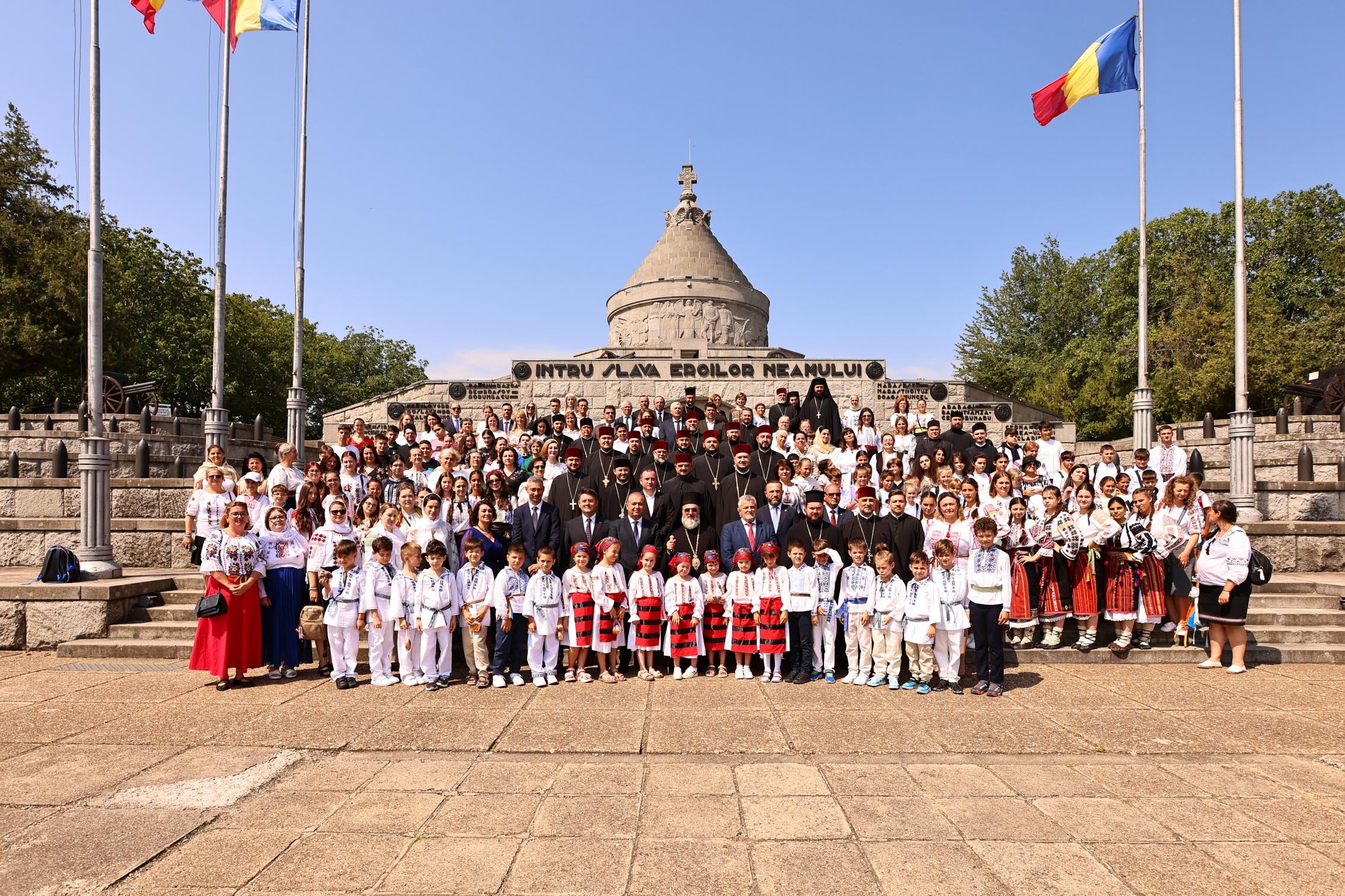 Elevii clasei I au participat la sărbătoarea hramului de la Mausoleu Eroilor din Mărășești